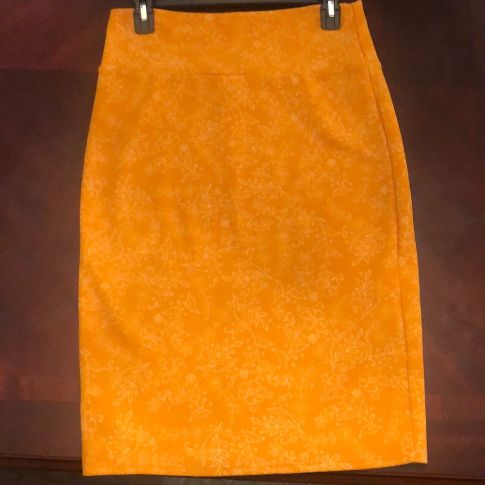 Lularoe gold mustard skirt. Medium. Never worn.